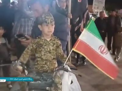 رژه خودرویی کودکان فسایی با ماشینهای اسباببازی